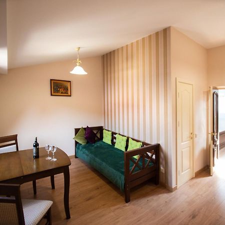 Apart Yaroslava Osmomysla 9 Square - City Center Lviv Dış mekan fotoğraf