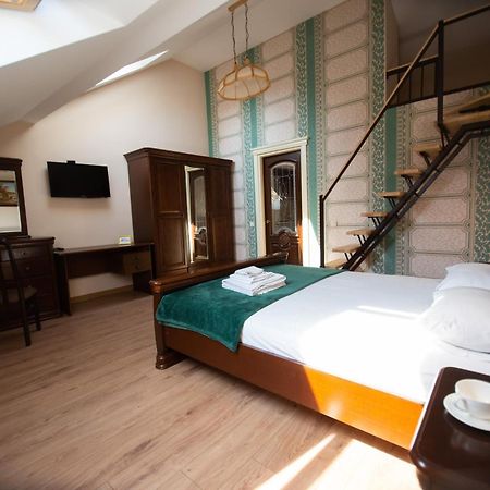 Apart Yaroslava Osmomysla 9 Square - City Center Lviv Dış mekan fotoğraf