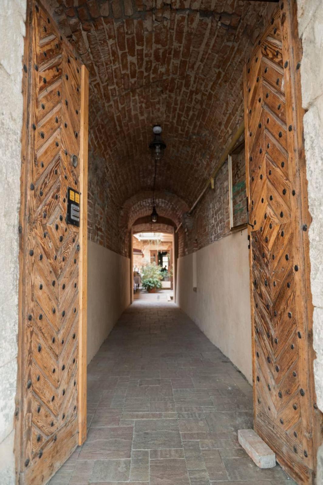 Apart Yaroslava Osmomysla 9 Square - City Center Lviv Dış mekan fotoğraf