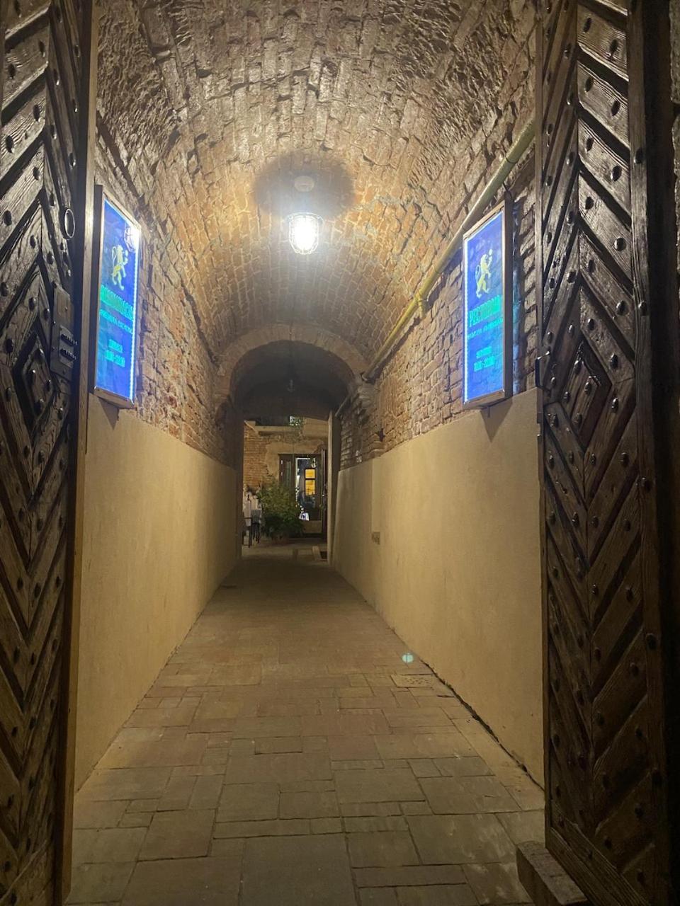 Apart Yaroslava Osmomysla 9 Square - City Center Lviv Dış mekan fotoğraf