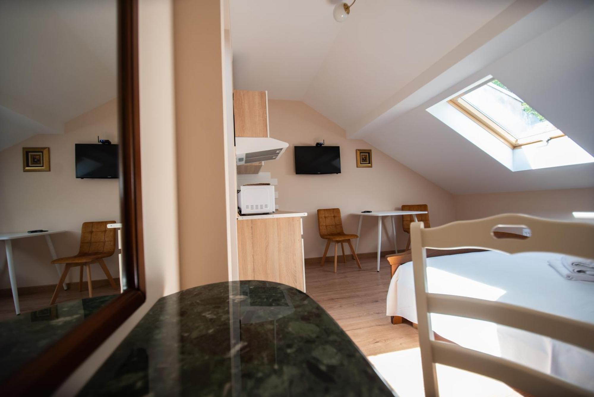 Apart Yaroslava Osmomysla 9 Square - City Center Lviv Oda fotoğraf