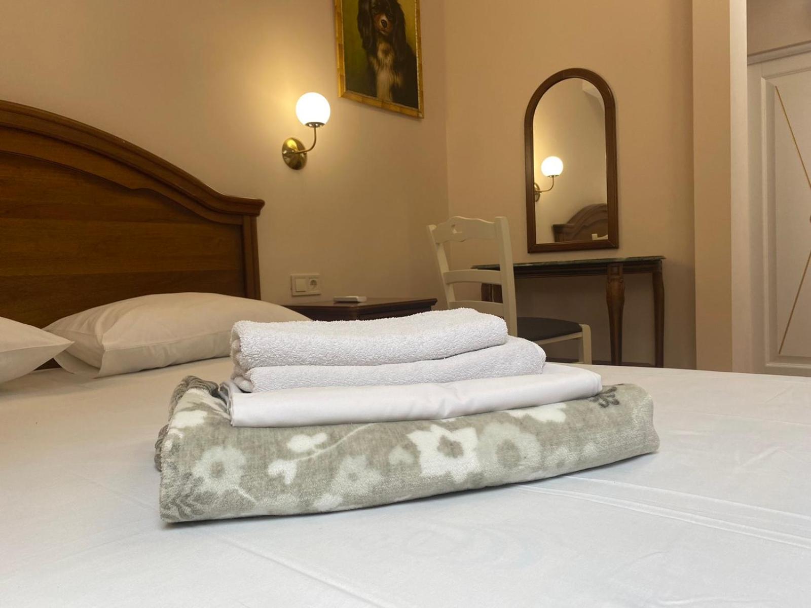 Apart Yaroslava Osmomysla 9 Square - City Center Lviv Oda fotoğraf