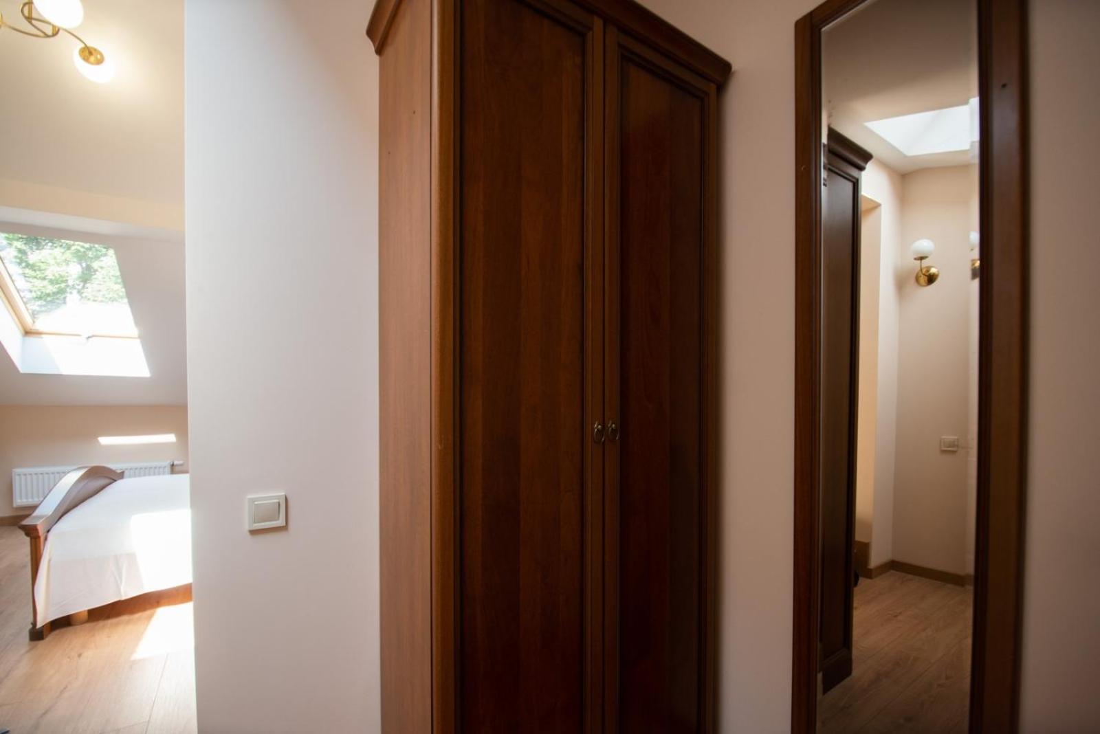 Apart Yaroslava Osmomysla 9 Square - City Center Lviv Oda fotoğraf